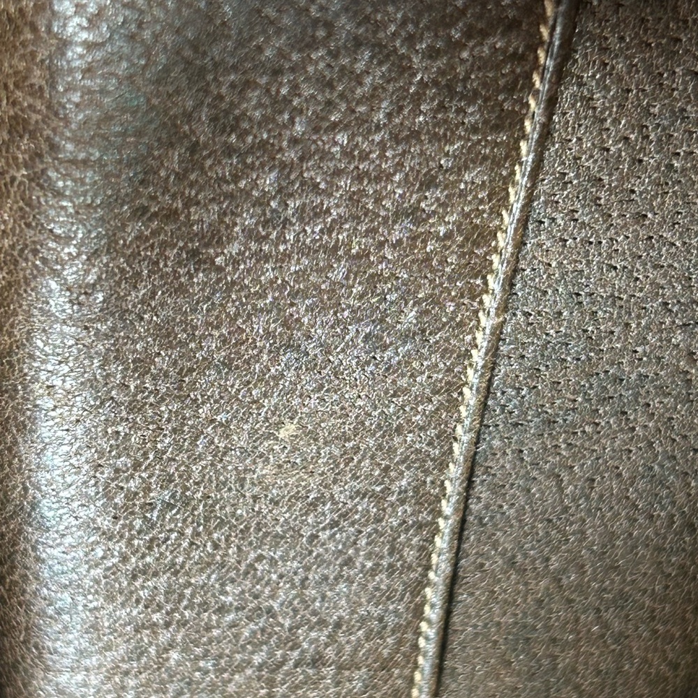 Gucci Brown Leather Wallet with Gold Accent Approx. 4.5” x 3” w/Box EUC - Picture 14 of 17